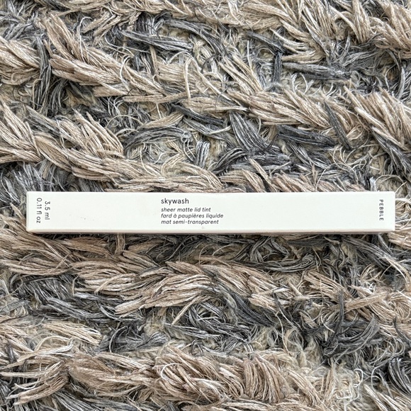 New ! Glossier Milky Jelly Cleanser + Skywash Lid Tint - Pebble, Combo Gift Set💝 - Picture 5 of 7